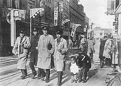 250px-University_students_at_Kanda_bookstore_district_circa_1930.JPG